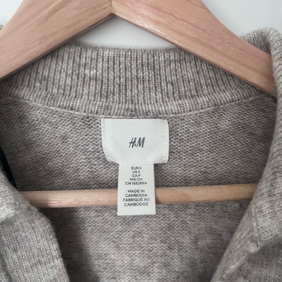 H&M Fine-knit Collared Sweater - Picture 6 of 6
